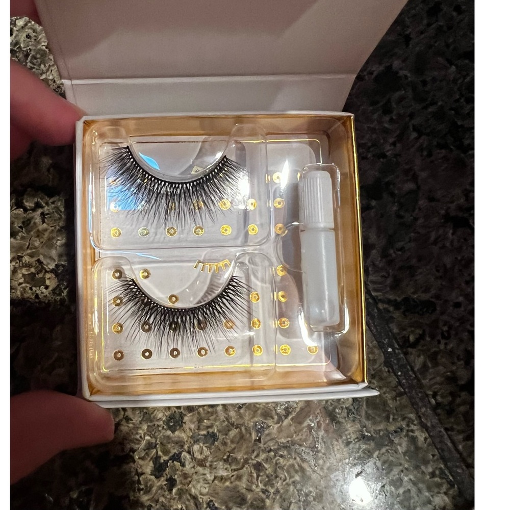 3-D eyelashes